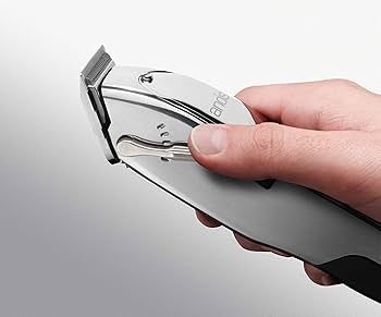 ANDIS MASTER CORDLESS LITHIUM-ION CLIPPER